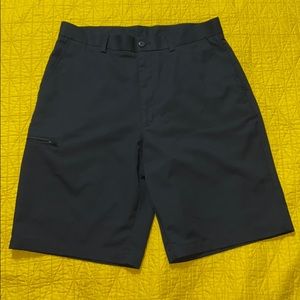 Men’s golf shorts, size 32